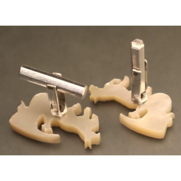 Carved Mother of Pearl Rickshaw Cuff Links Vintage Cufflinks - Picture 3 of 3